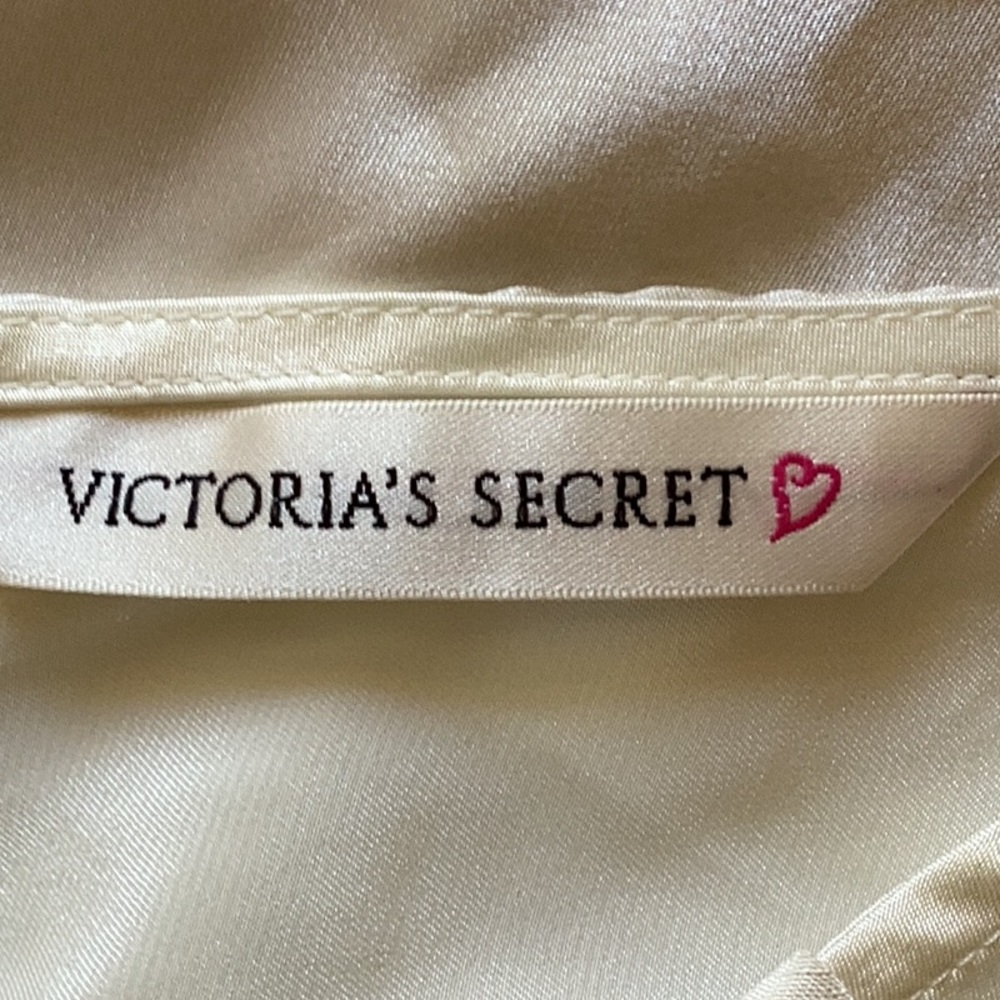 Victoria’s Secret ivory long sleeveless gown with seed pearls on bodice … - Picture 10 of 14